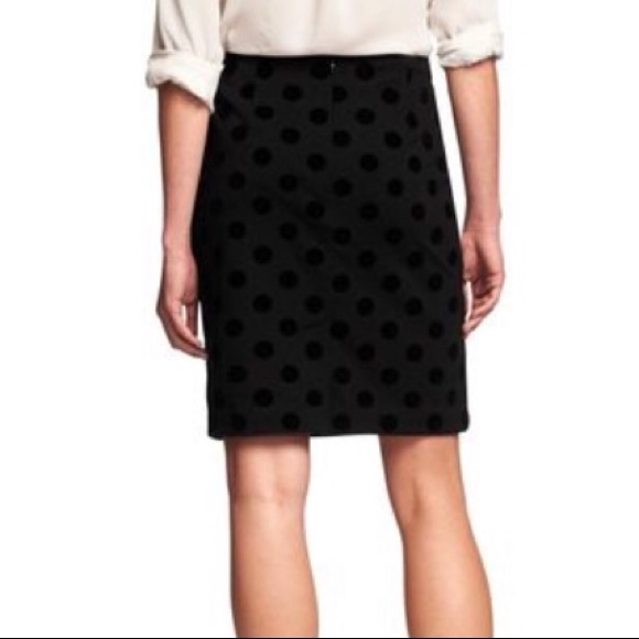 Banana Republic Dresses & Skirts - Banana Republic Factory Ponte Dot Skirt Size 0P